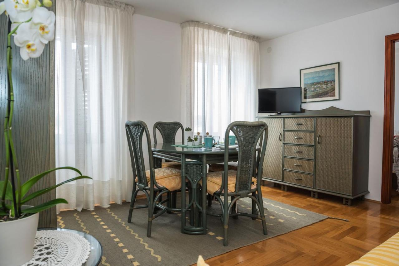 Clorinda Sea View Free Parking Apartment Rovinj Bagian luar foto